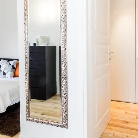 Stylish Joivy Flat With Garden *
