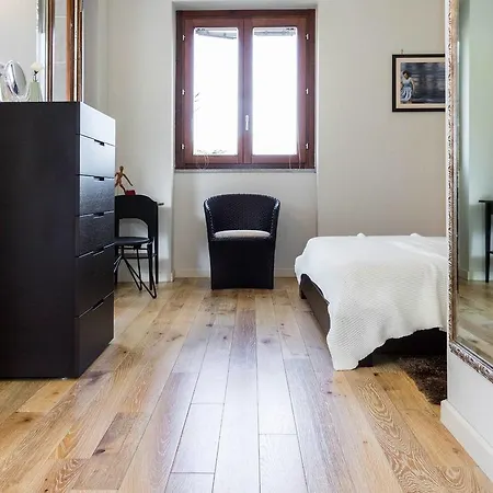 Apartment Stylish Joivy Flat With Garden Pognana Lario