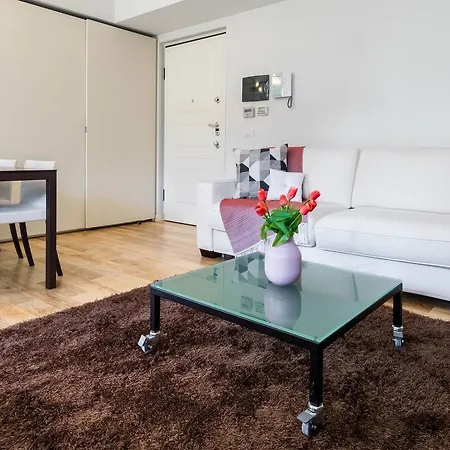 Stylish Joivy Flat With Garden *
